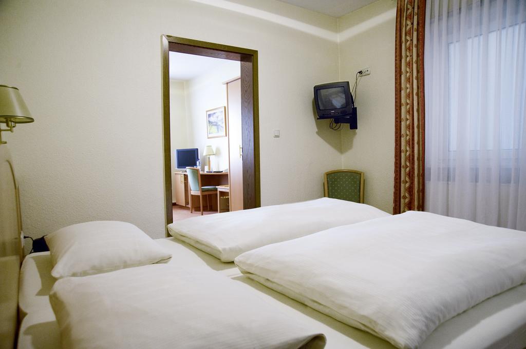 Hotel Am Schloss Darmstaedter Hof Bad Homburg vor der Hoehe Room photo